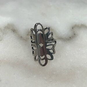 Elegant Silver Women's Ring 7 US